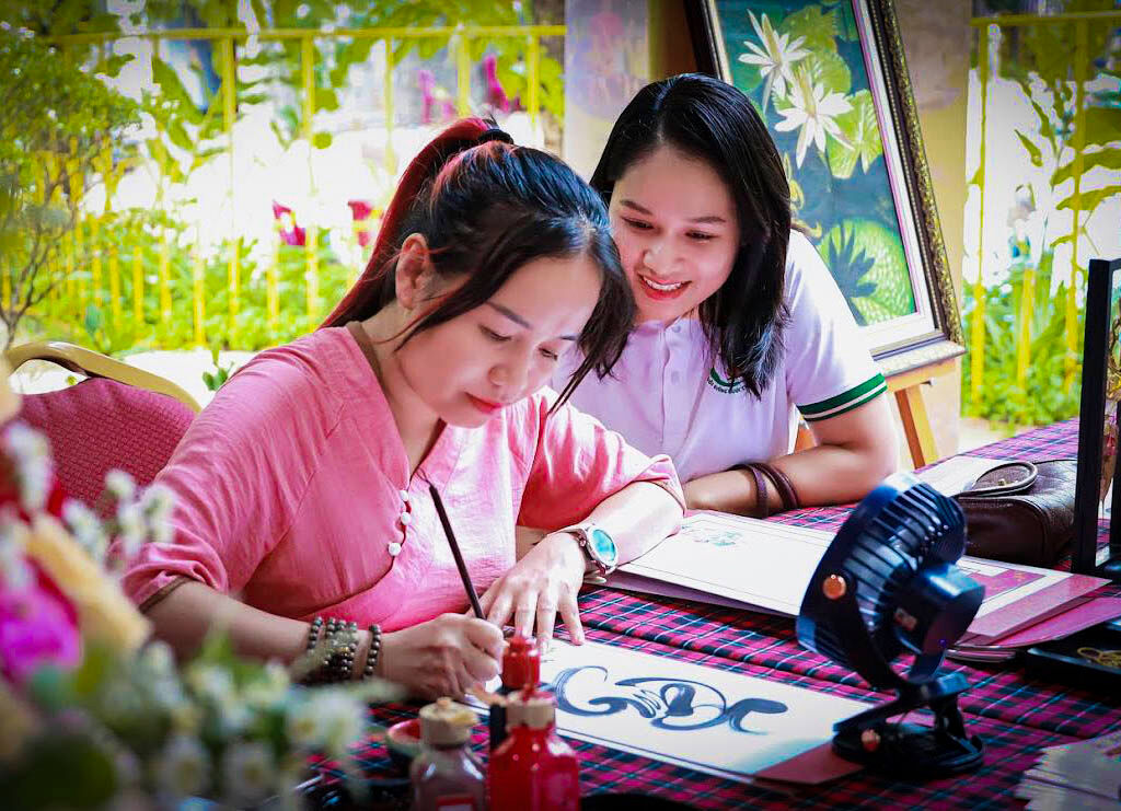 Capture the authentic charm of Vietnam’s cultural scene